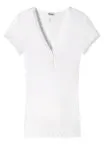 Weißes Damen-Kurzarmshirt aus der SCHIESSER Revival-Kollektion „Agathe“ mit floraler Spitze, V-Ausschnitt, Zier-Perlmuttknöpfen und hochwertiger Feinripp-Ajourée-Qualität.