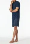 Kurzer SCHIESSER Herrenschlafanzug in Admiral-Blau mit unifarbenem Oberteil, V-Ausschnitt und grafisch gemusterter Hose aus weicher Single-Jersey-Qualität.